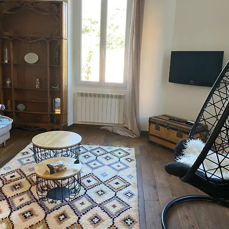 Au Coeur De De Charme Dans Un écrin De Verdure *