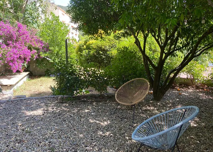 Au Coeur De De Charme Dans Un Ecrin De Verdure * Sartène